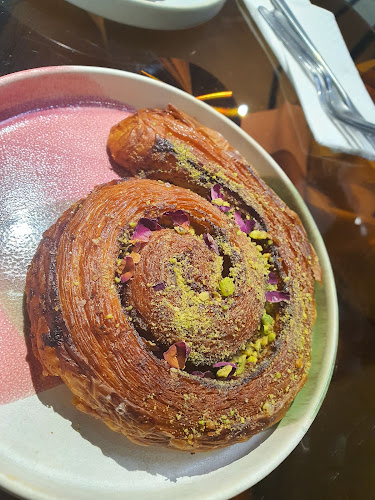 One Half - Gastronomi dan perhotelan