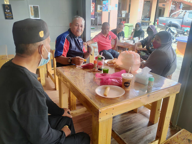 Master Cakoi Legasi Pak Ambong - Gastronomi dan perhotelan