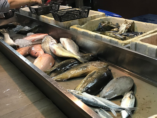 Lumut Ikan Bakar, Jalan Iskandar Shah, Batu 2 Pundut, Kampung Tebing Rabak, 32200 Lumut, Perak