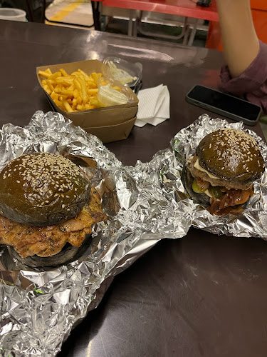 Greenwood Burger Bakar - Gastronomi dan perhotelan