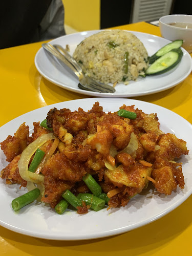 Restoran Azhar Station Ayam Goreng Kunyit (Putrajaya)