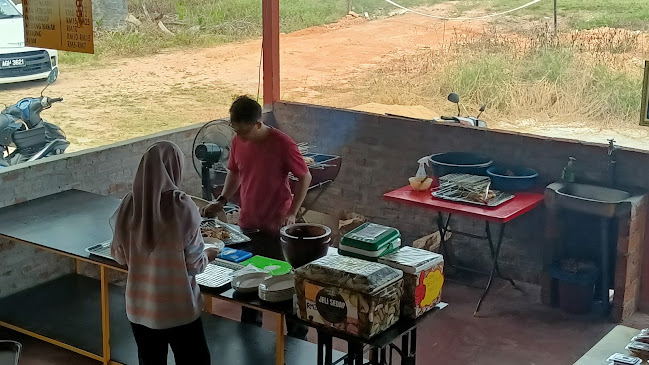 Ikan Bakar Kepoi Kepoi Rumah Kuning - Sitiawan