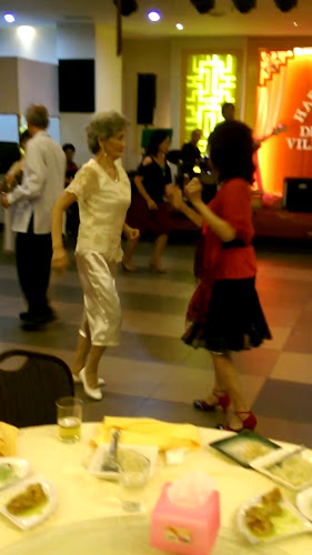 D'Junction - Gastronomi dan perhotelan