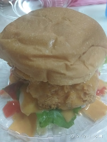 Ayam Goreng Mad - Pasir Panjang - Gastronomi dan perhotelan