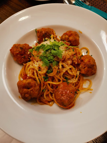 Izzy's - Gastronomi dan perhotelan