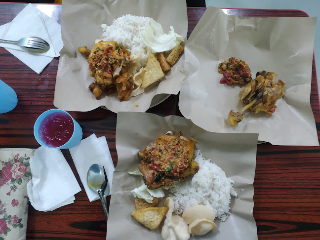 Comentarii opinii despre Warung Ayam Gepuk Kak Long