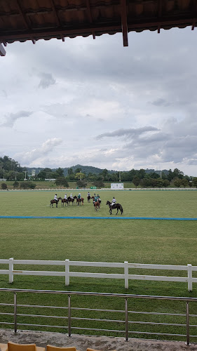 Ekues Cabin Cafe - Gastronomi dan perhotelan