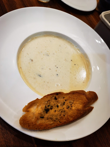 Opinii despre Meo Western Cafe în Iskandar Puteri - Gastronomi dan perhotelan