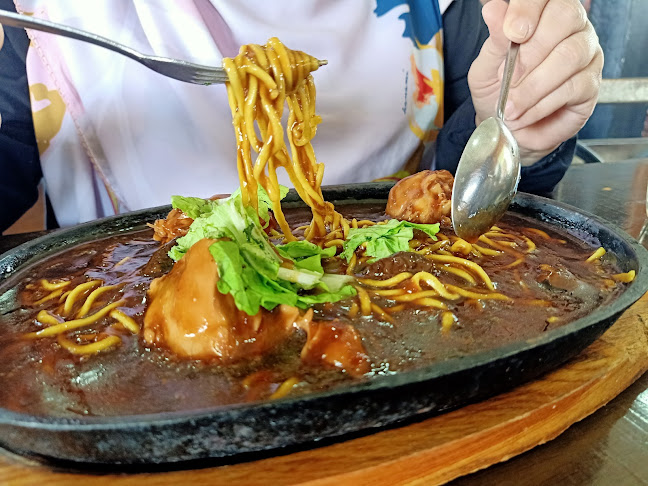 Opinii despre Kampong Nyabor Kopitiam în Sibu - Gastronomi dan perhotelan