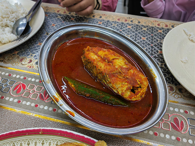 Haji Isenin Restoran Kari Kepala Ikan & Asam Pedas Semabok Melaka
