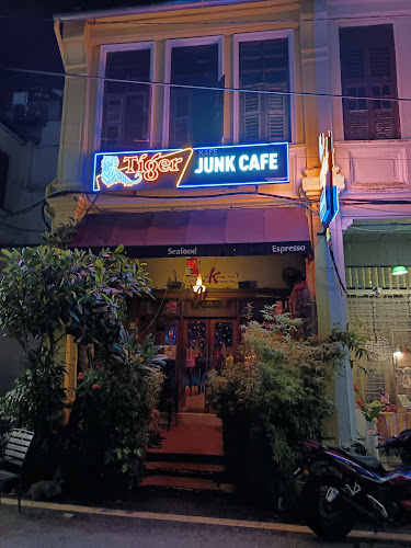 Junk Cafe