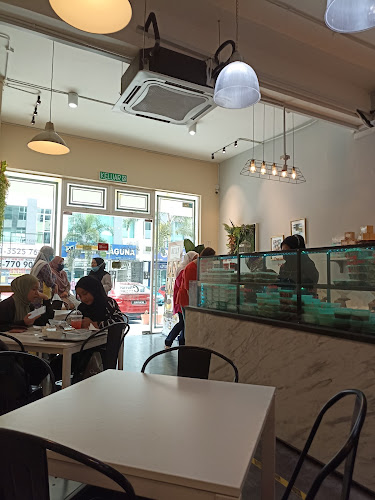 Belly Treats - Gastronomi dan perhotelan