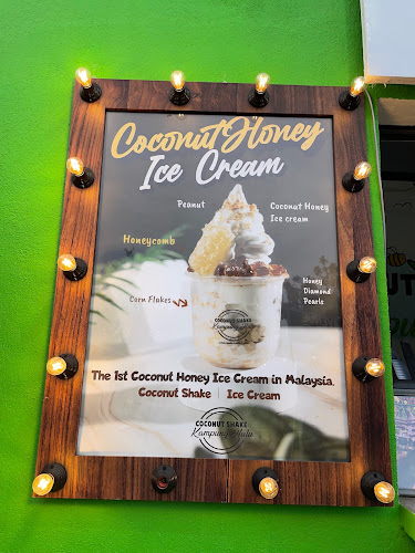 Coconut Shake Kampung Hulu - Gastronomi dan perhotelan