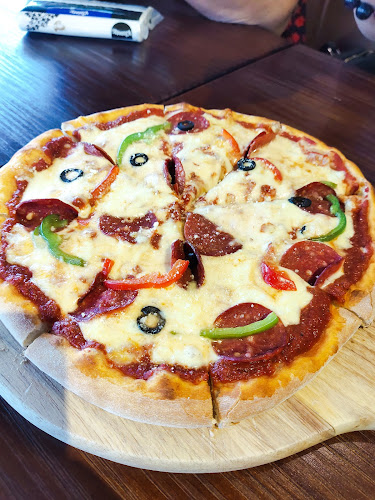 Opinii despre London Cafe & Bistro în Sibu - Gastronomi dan perhotelan