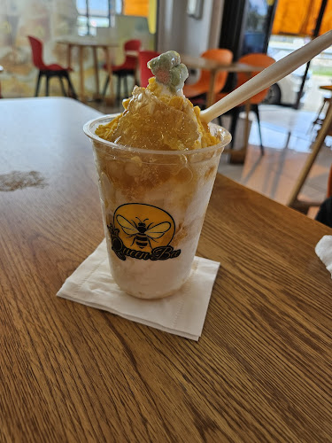 Opinii despre Queen Bee Ice Cream Dessert Shop în Donggongon - Gastronomi dan perhotelan
