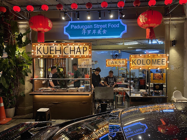 Comentarii opinii despre Padungan Street Food 婆羅岸美食