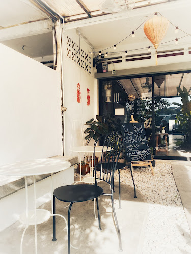 Opinii despre 100 houz coffee & breakfast în Kajang - Gastronomi dan perhotelan