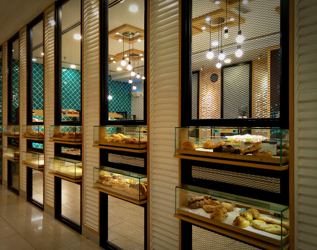 Ipoh Parade, 3-11A & B, Jalan Sultan Abdul Jalil, 30450 Ipoh, Perak