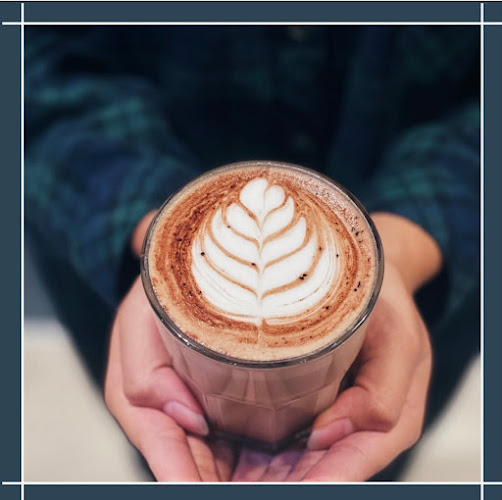 Emilyns & Cafe - Gastronomi dan perhotelan