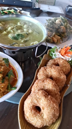 Khun De (Signature @ Gurney Paragon)