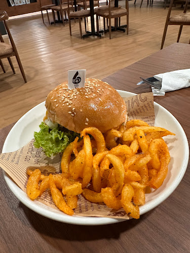 Opinii despre Six by Nik Coffee în Kota Bharu - Gastronomi dan perhotelan