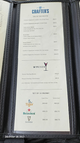 La Playa, Bar & Restaurant - Gastronomi dan perhotelan