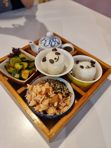 Aka Café - Gastronomi dan perhotelan