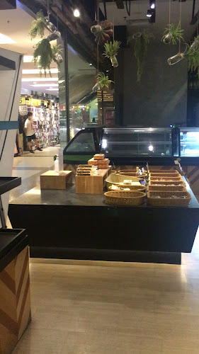 Opinii despre Moonlight Cake House (KSL) în Johor Bahru - Gastronomi dan perhotelan