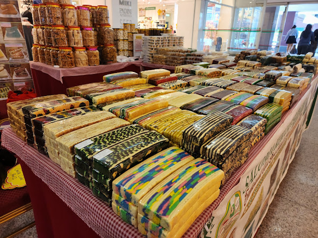 Comentarii opinii despre Kek Lapis Sarawak