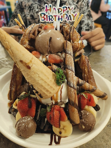 OverStepped Cafe Perdana Heights - Gastronomi dan perhotelan