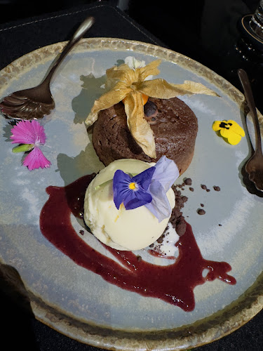 Savage Steakhouse - Gastronomi dan perhotelan