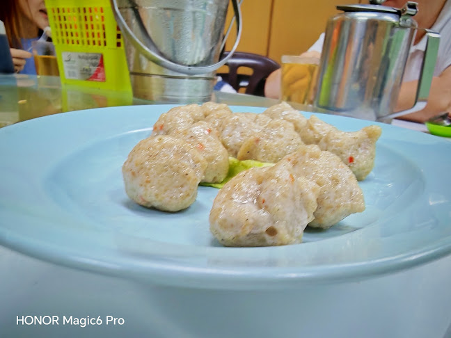 Opinii despre Restoran Chat Sook 冷气七叔玲珑饭店 în Lenggong - Gastronomi dan perhotelan