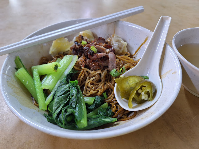 The Shark - Gastronomi dan perhotelan