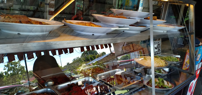 Haji Isenin Restoran Kari Kepala Ikan & Asam Pedas Semabok Melaka