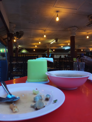 Opinii despre Rusmani Thai Seafood în Kampung Gajah - Gastronomi dan perhotelan