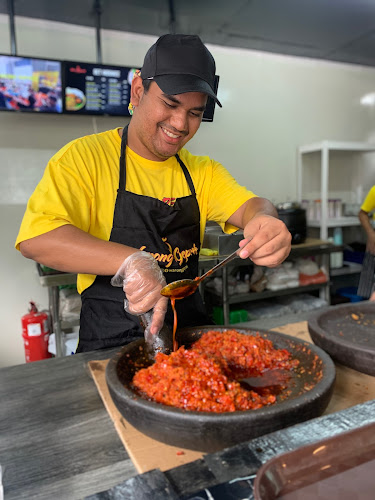 Opinii despre warong geprek kampung baru în Kuala Lumpur - Gastronomi dan perhotelan