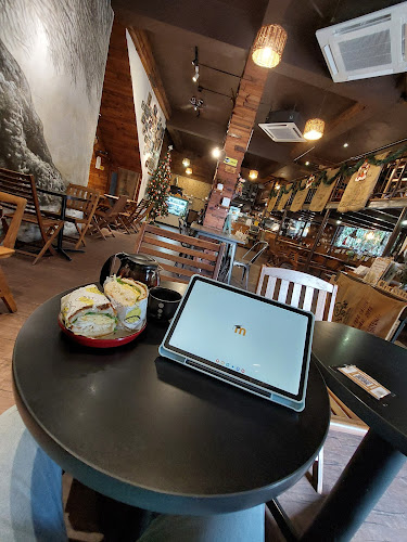 October Coffee Gaya - Gastronomi dan perhotelan