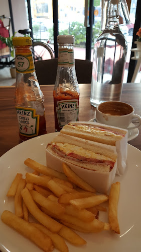 Q Cup Café - Gastronomi dan perhotelan