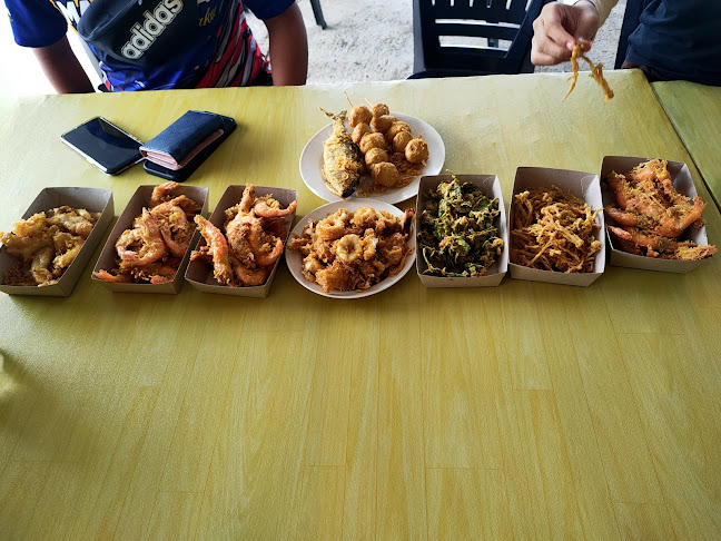 Pantai Kelulut, Marang - Gastronomi dan perhotelan