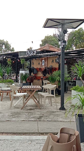 Ekues Cabin Cafe - Gastronomi dan perhotelan