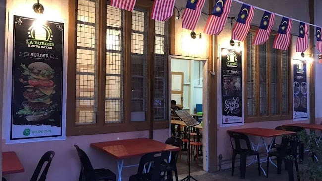 LA Burger Kukus Bakar - Gastronomi dan perhotelan