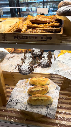 Opinii despre TAKA Patisserie Miri în Miri - Gastronomi dan perhotelan