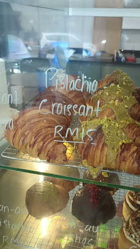 Daughter Bakes - Gastronomi dan perhotelan