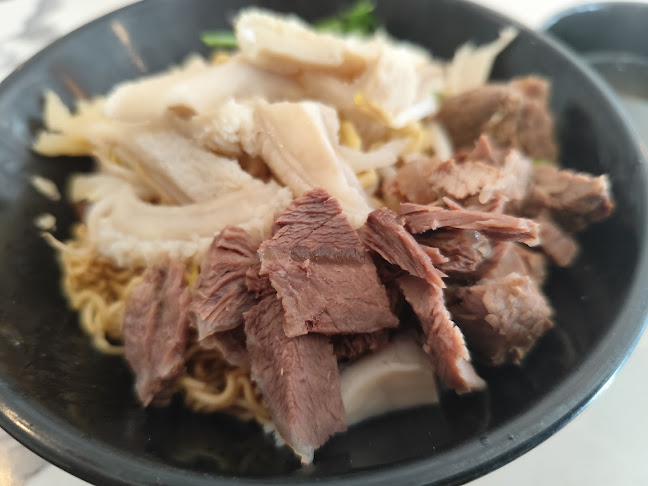 Mom's Laksa - Gastronomi dan perhotelan