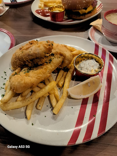 TGI Fridays | 1 Utama • Old Wing - Gastronomi dan perhotelan