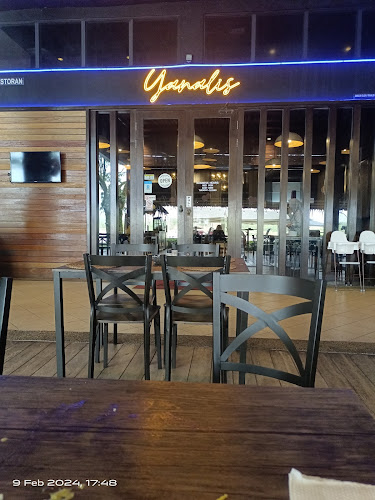 Yanalis Club & Cafe Puteri Harbour - Iskandar Puteri