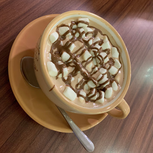 Opinii despre Molten Chocolate Cafe Uptown Damansara în Petaling Jaya - Gastronomi dan perhotelan