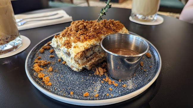 V88 Cafe & Bar Starhill