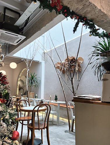 Picco Polo Cafe - Gastronomi dan perhotelan