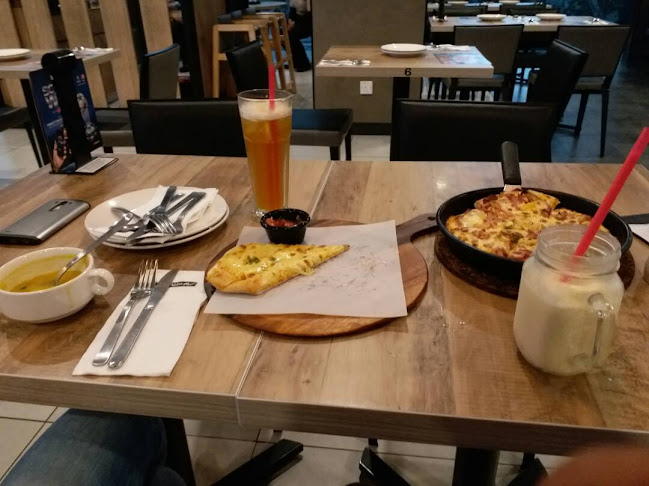 Opinii despre Pizza Hut TTDI în Kuala Lumpur - Gastronomi dan perhotelan